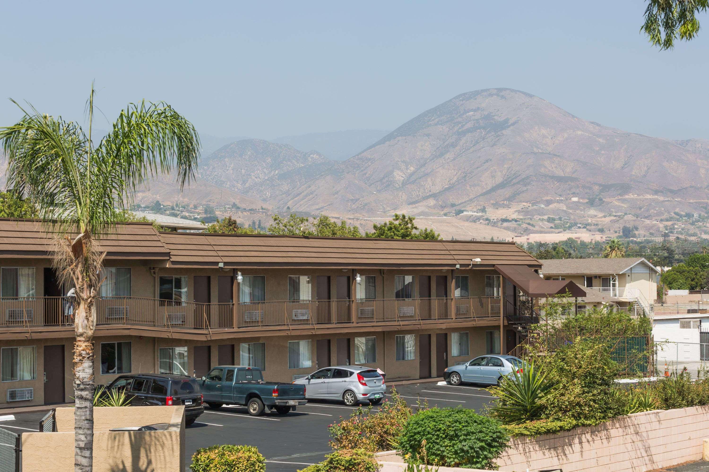 Days Inn By Wyndham In San Bernardino Exterior photo